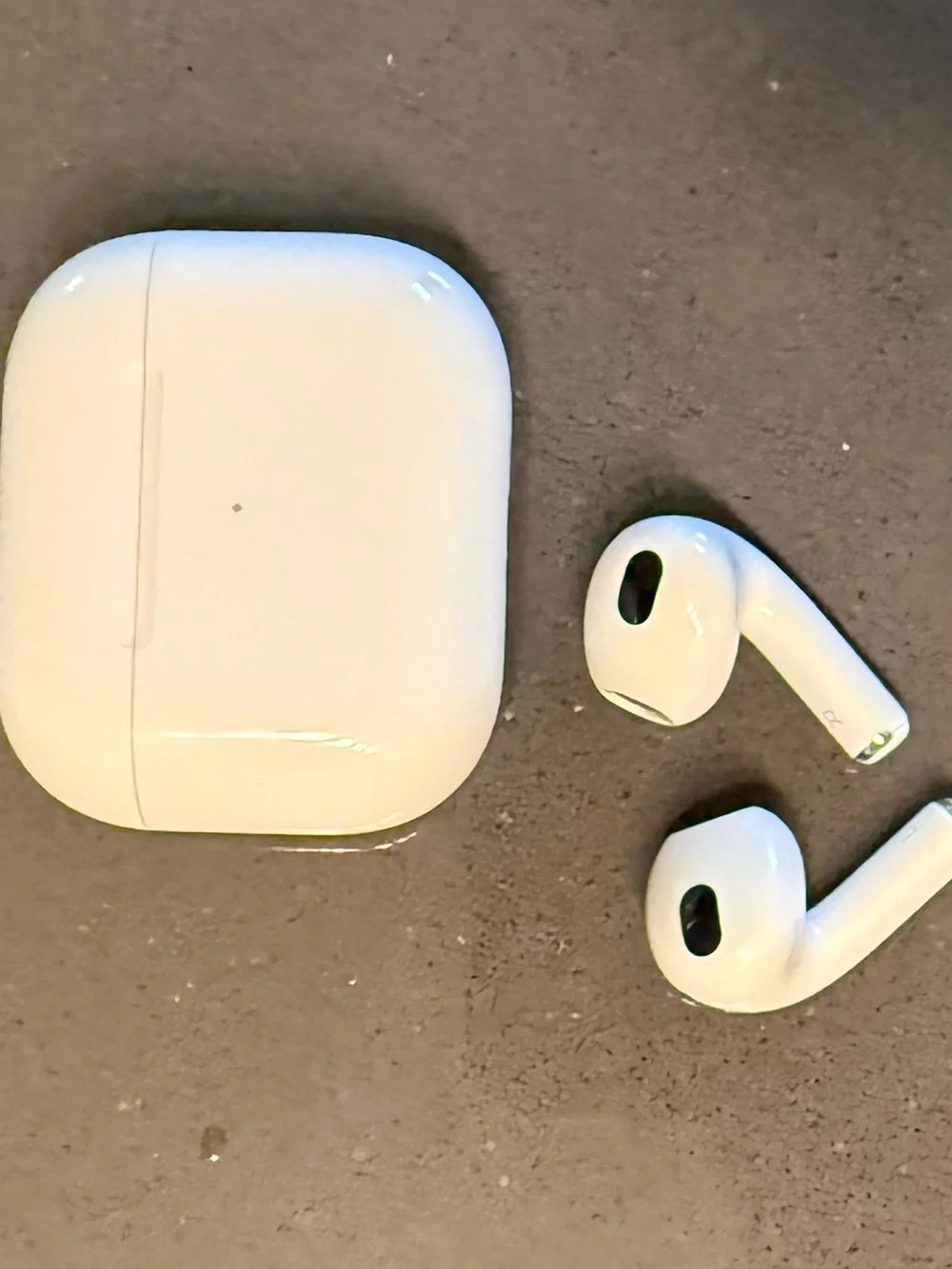 Apple Air Pod 3 Wireless Bluetooth Earbuds with Charging Case - White - Picture 2 of 6